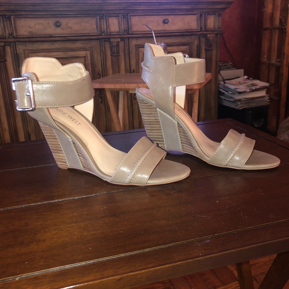 NINE WEST Nude grey wedge strap heels